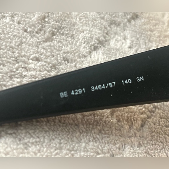 Burberry Sunglasses - Picture 6 of 6